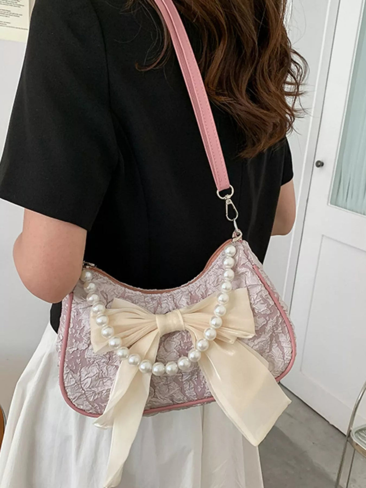 Bow Pearl Chain Crossbody Bag - SuzRevera
