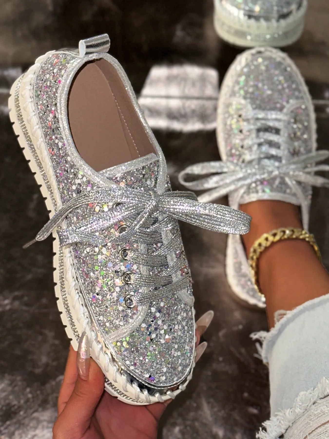 Lace Up Round Toe Platform Sneakers - SuzRevera