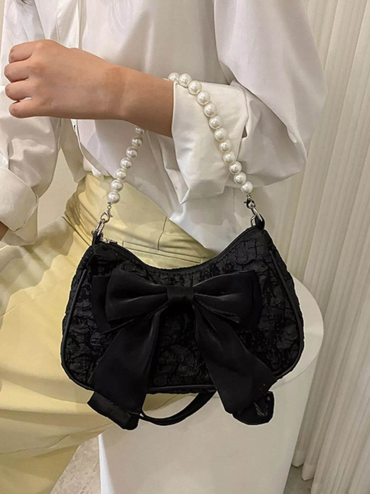 Bow Pearl Chain Crossbody Bag - SuzRevera