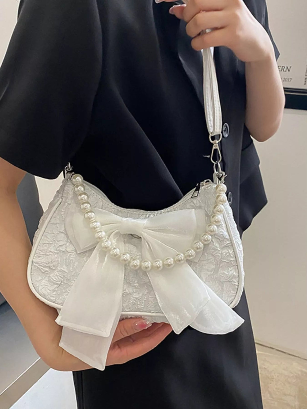 Bow Pearl Chain Crossbody Bag - SuzRevera
