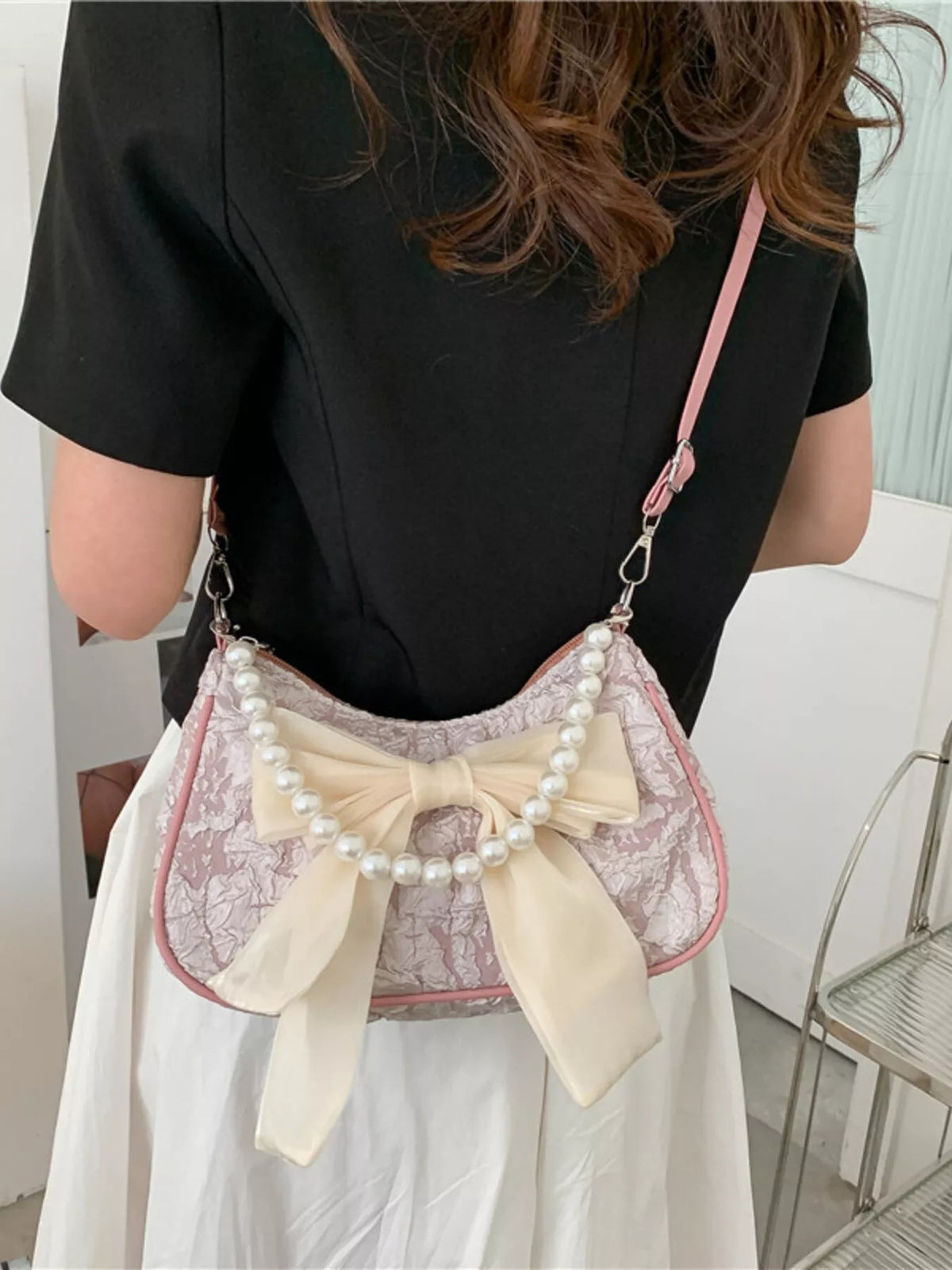 Bow Pearl Chain Crossbody Bag - SuzRevera