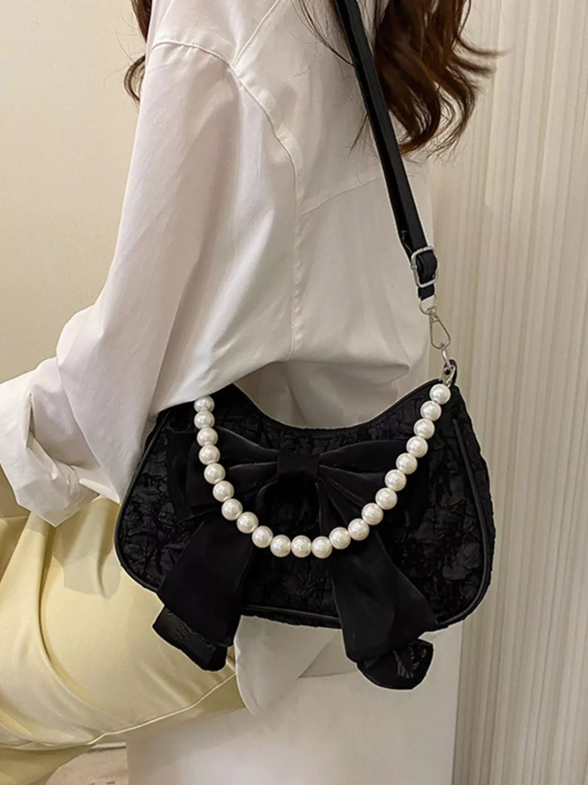 Bow Pearl Chain Crossbody Bag - SuzRevera