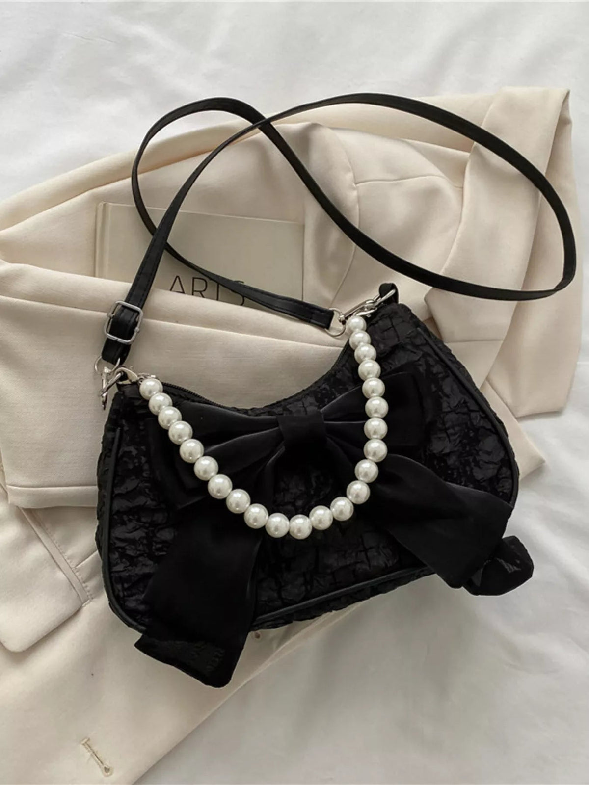 Bow Pearl Chain Crossbody Bag - SuzRevera