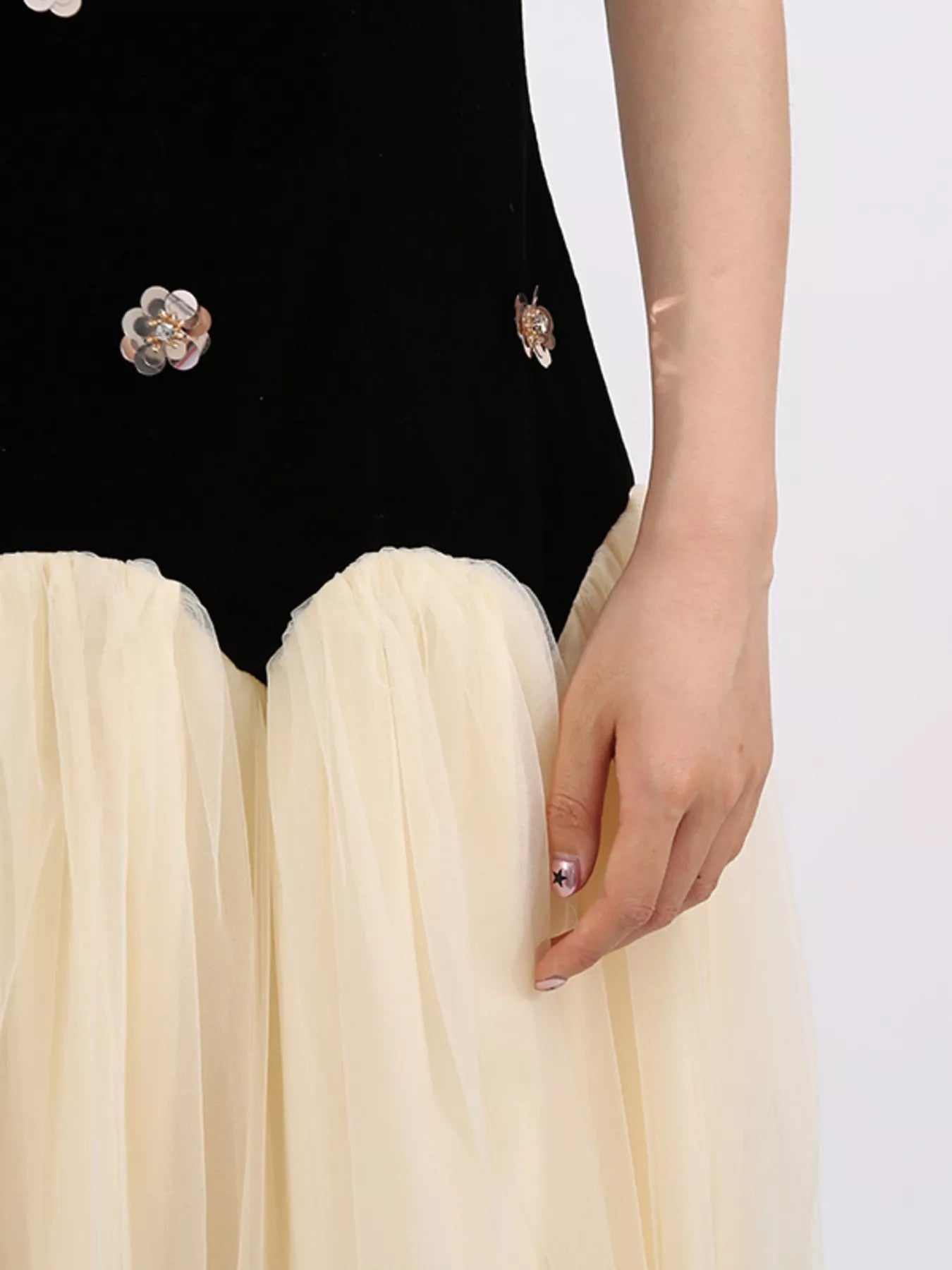 Contrast Flower Sleeveless Tulle Maxi Dress - SuzRevera