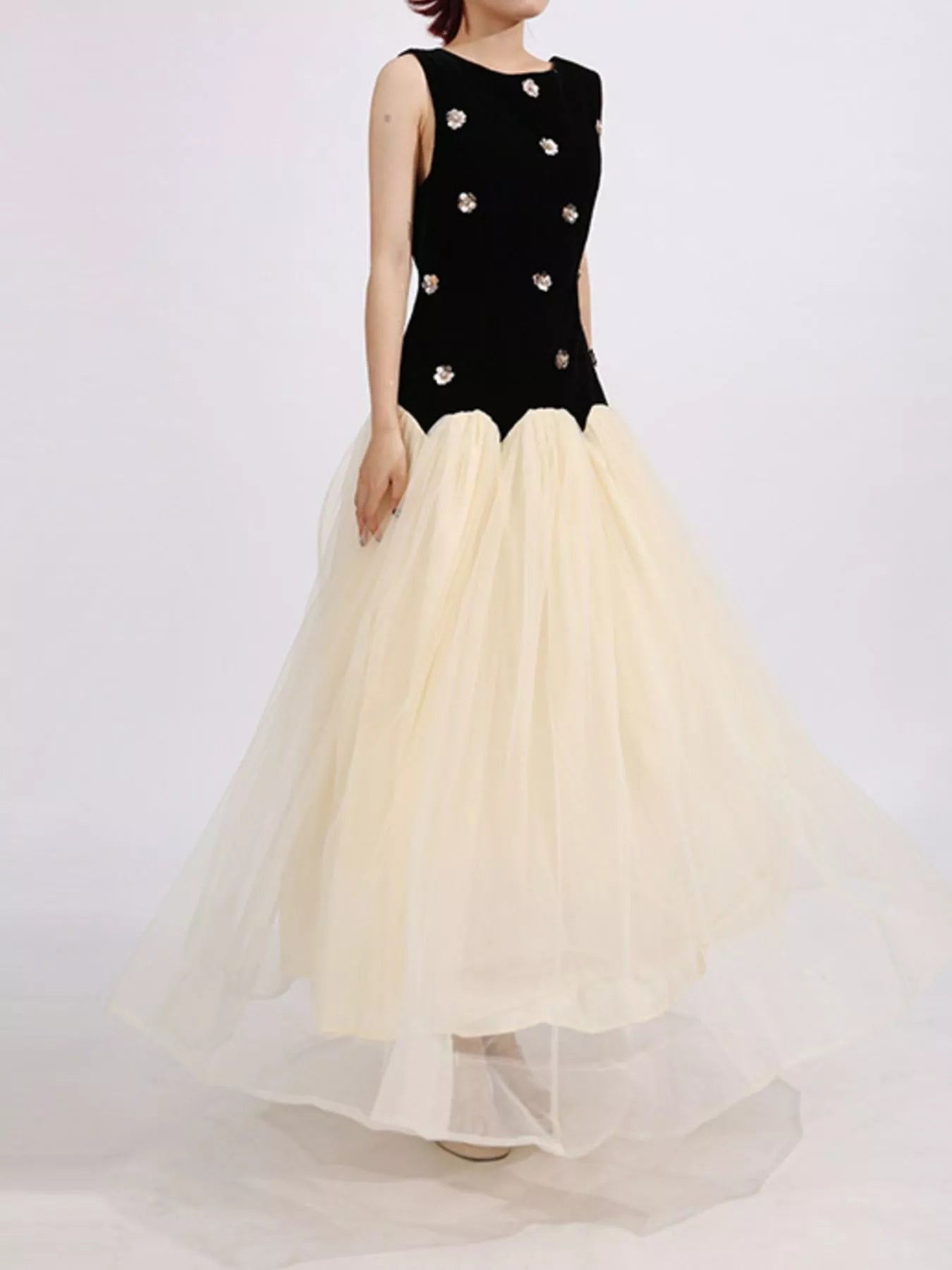 Contrast Flower Sleeveless Tulle Maxi Dress - SuzRevera