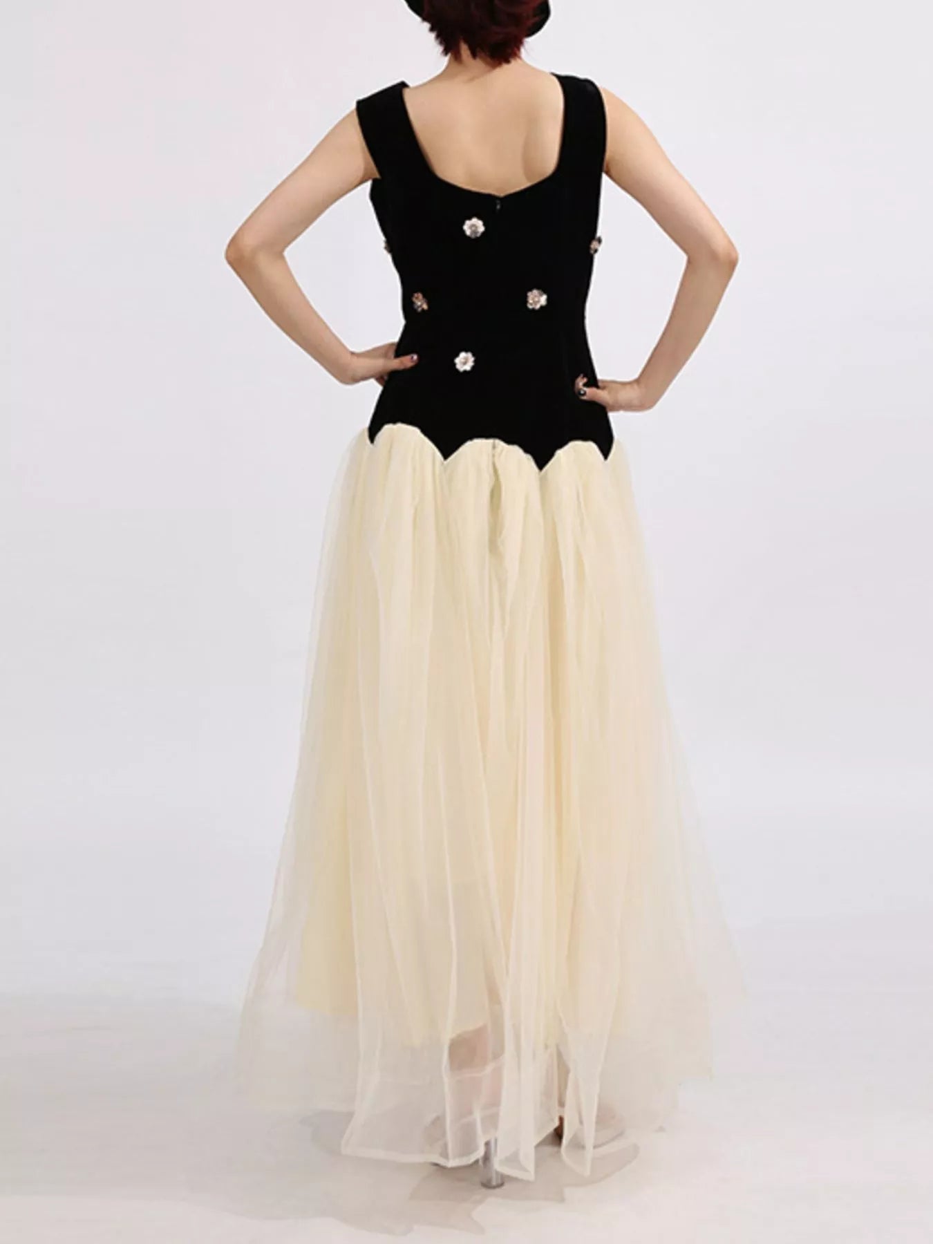 Contrast Flower Sleeveless Tulle Maxi Dress - SuzRevera