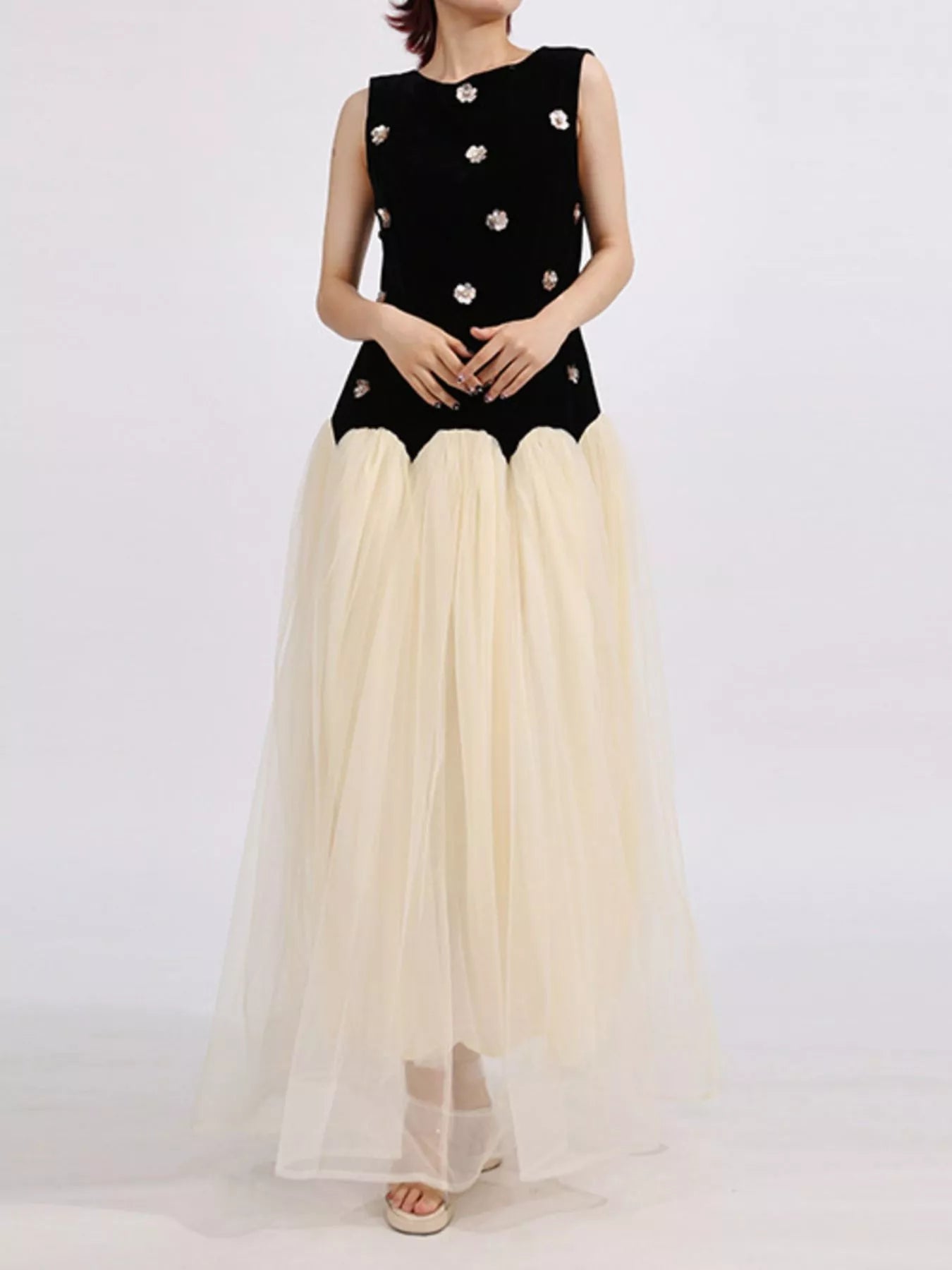 Contrast Flower Sleeveless Tulle Maxi Dress - SuzRevera