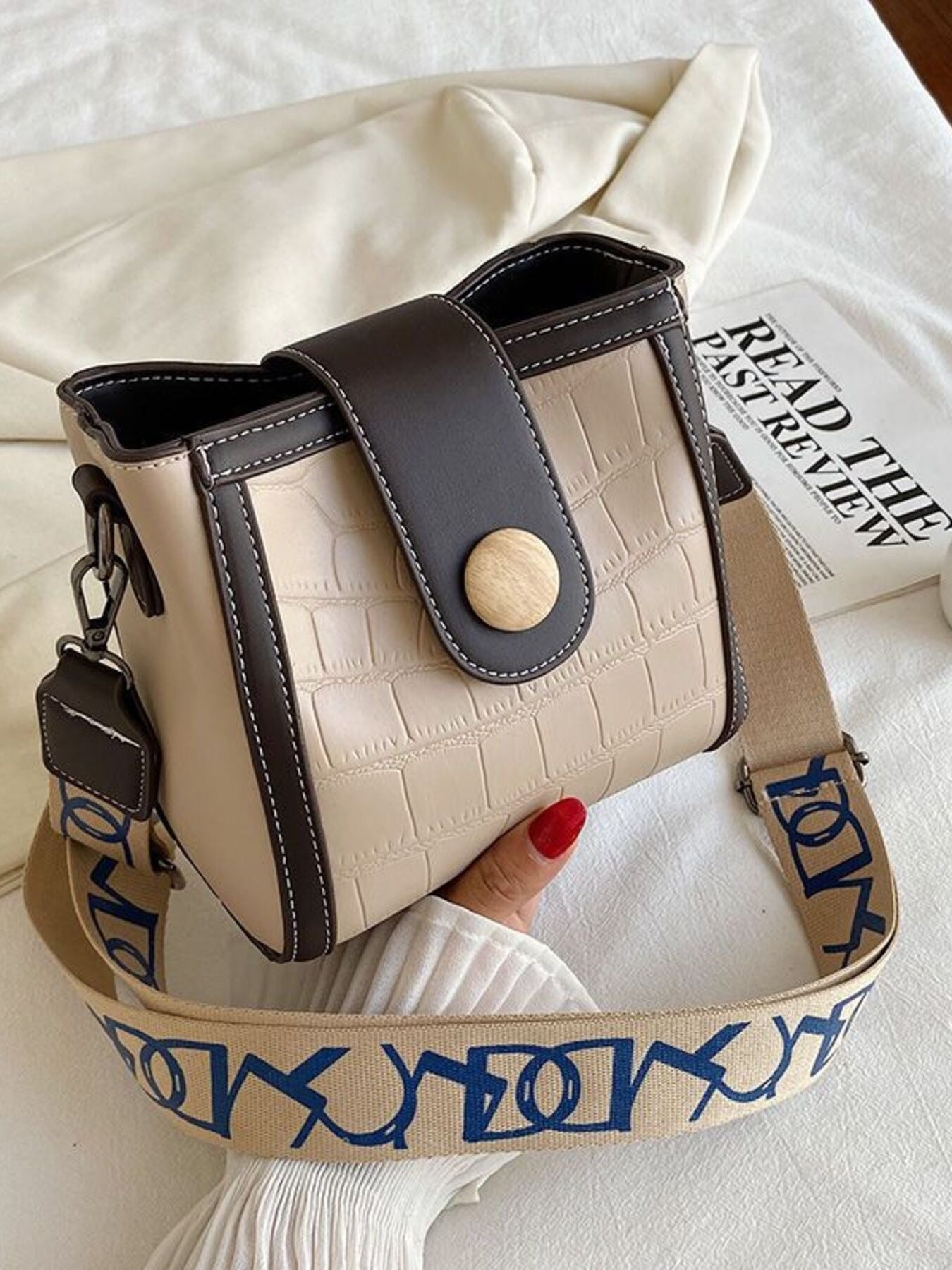 Crocodile Pattern Wide Strap Crossbody Bag - SuzRevera
