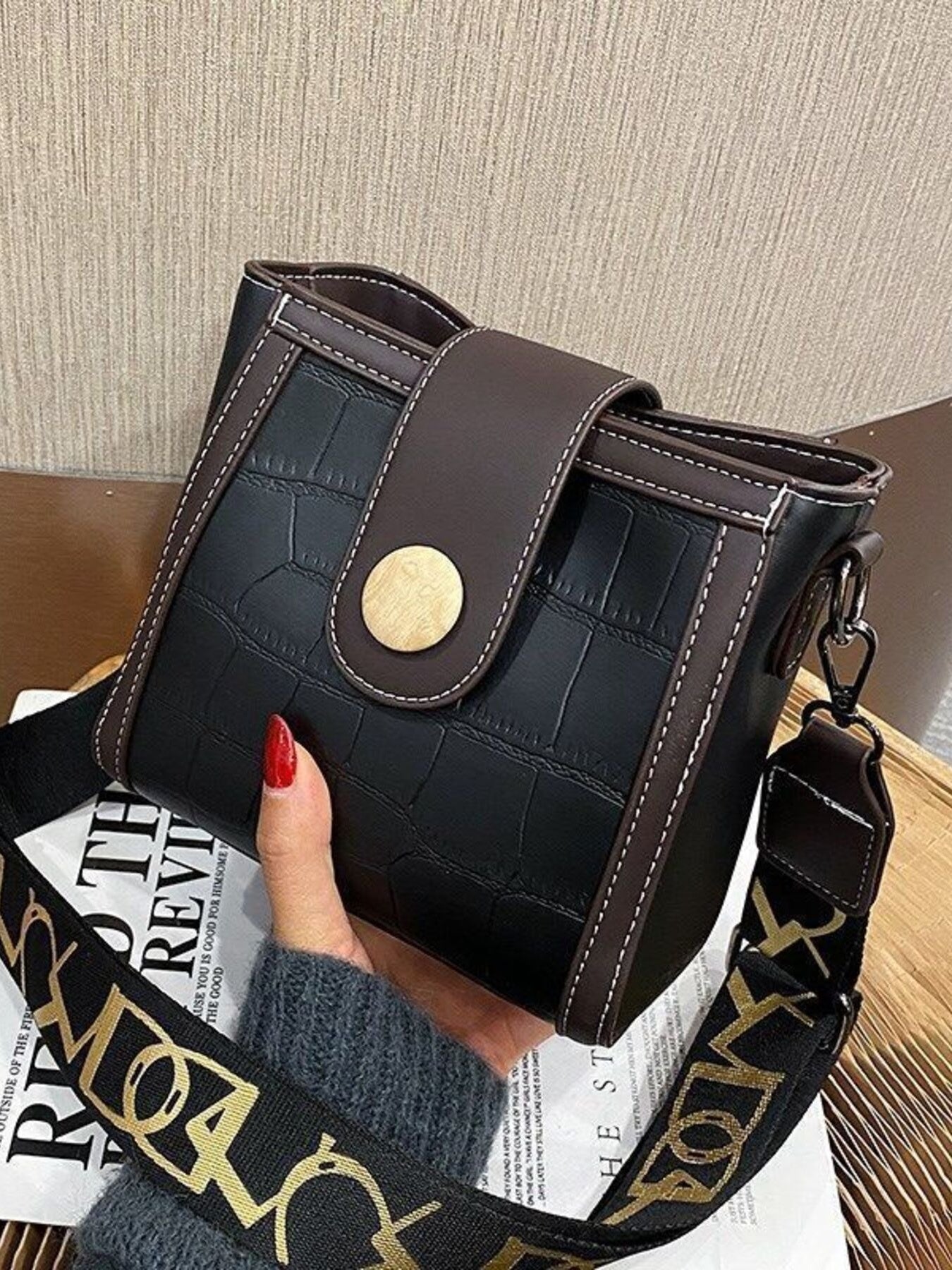 Crocodile Pattern Wide Strap Crossbody Bag - SuzRevera