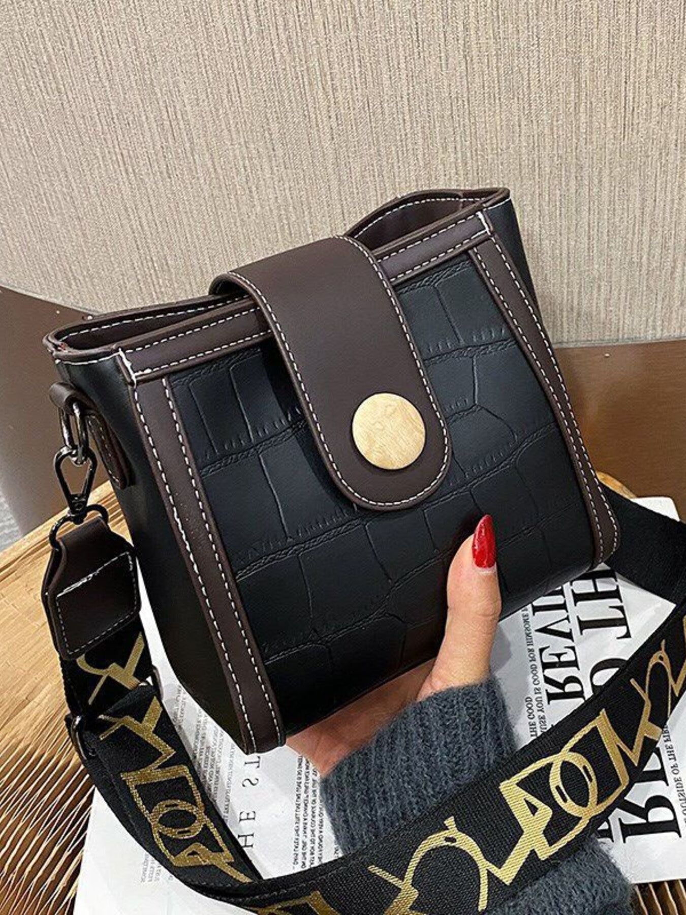 Crocodile Pattern Wide Strap Crossbody Bag - SuzRevera