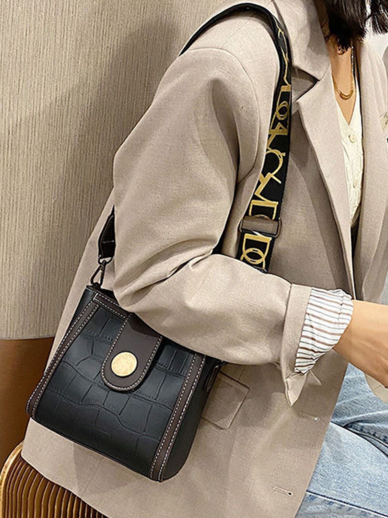 Crocodile Pattern Wide Strap Crossbody Bag - SuzRevera