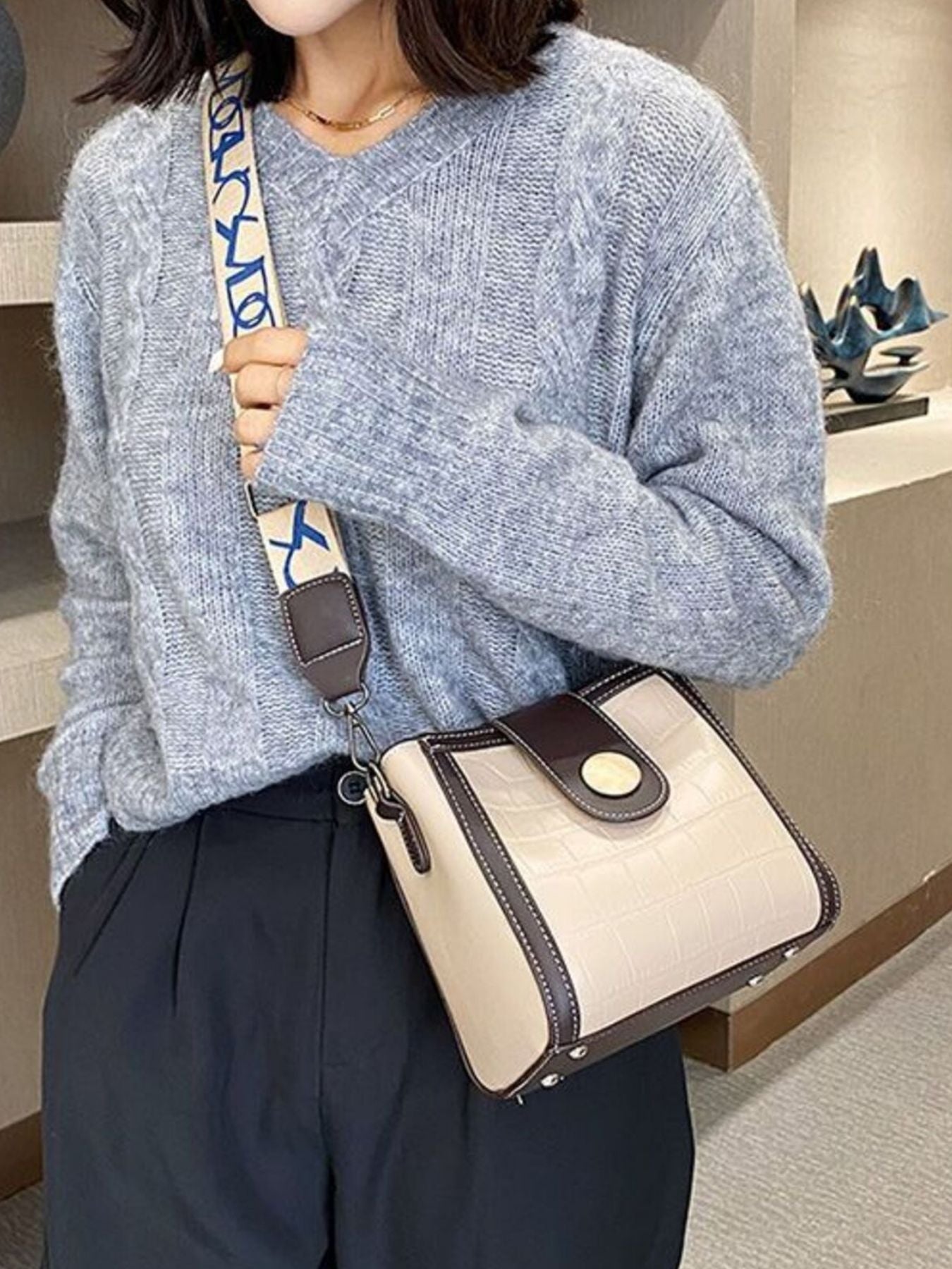 Crocodile Pattern Wide Strap Crossbody Bag - SuzRevera