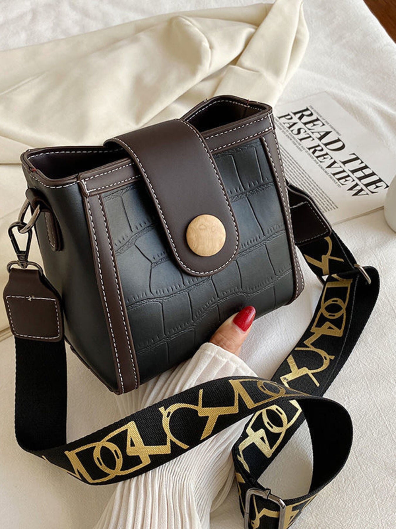 Crocodile Pattern Wide Strap Crossbody Bag - SuzRevera