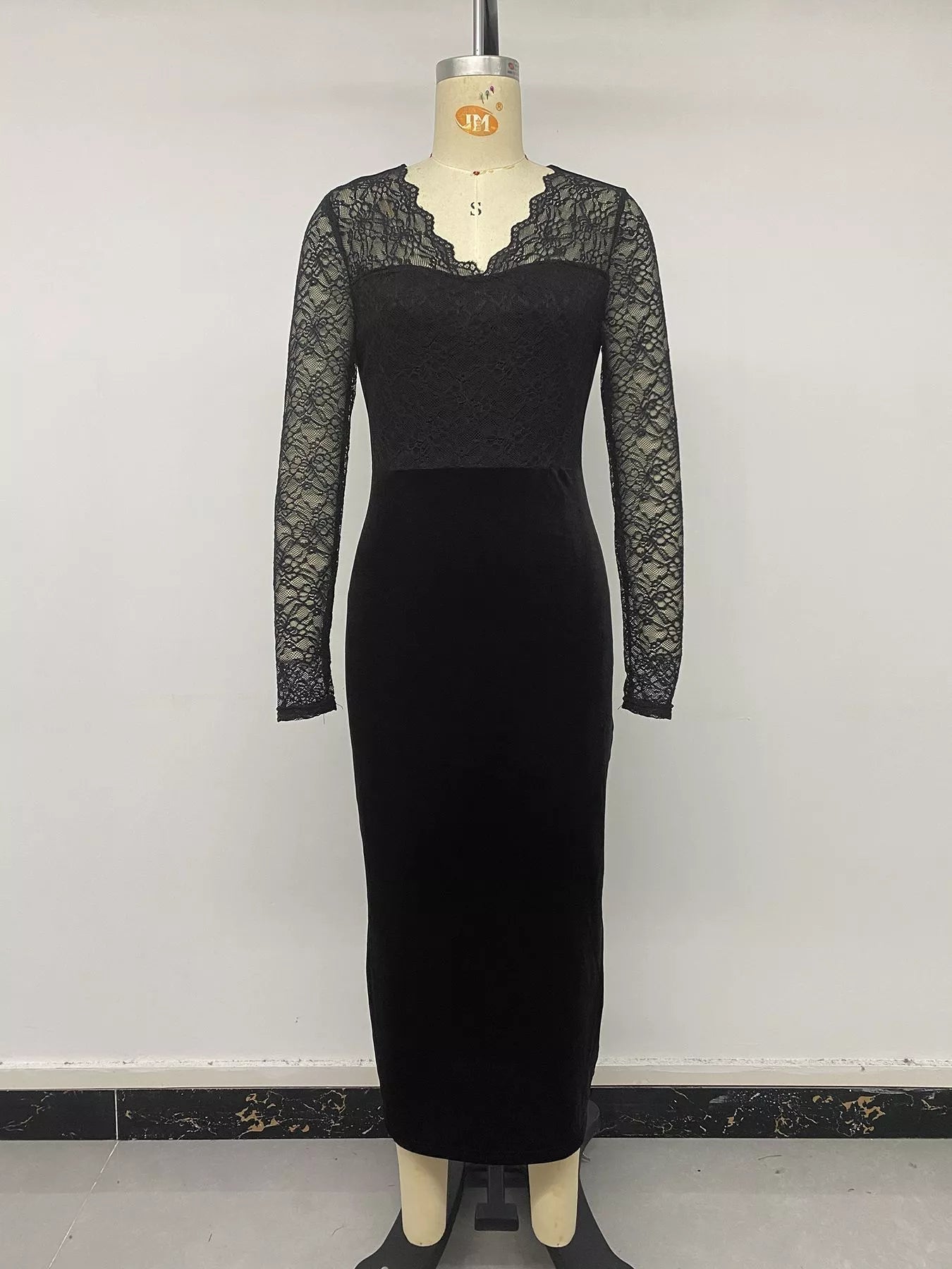 Elegant Lace and Velvet Midi Dress - SuzRevera