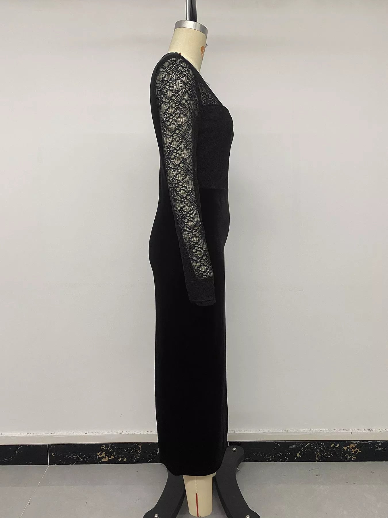Elegant Lace and Velvet Midi Dress - SuzRevera