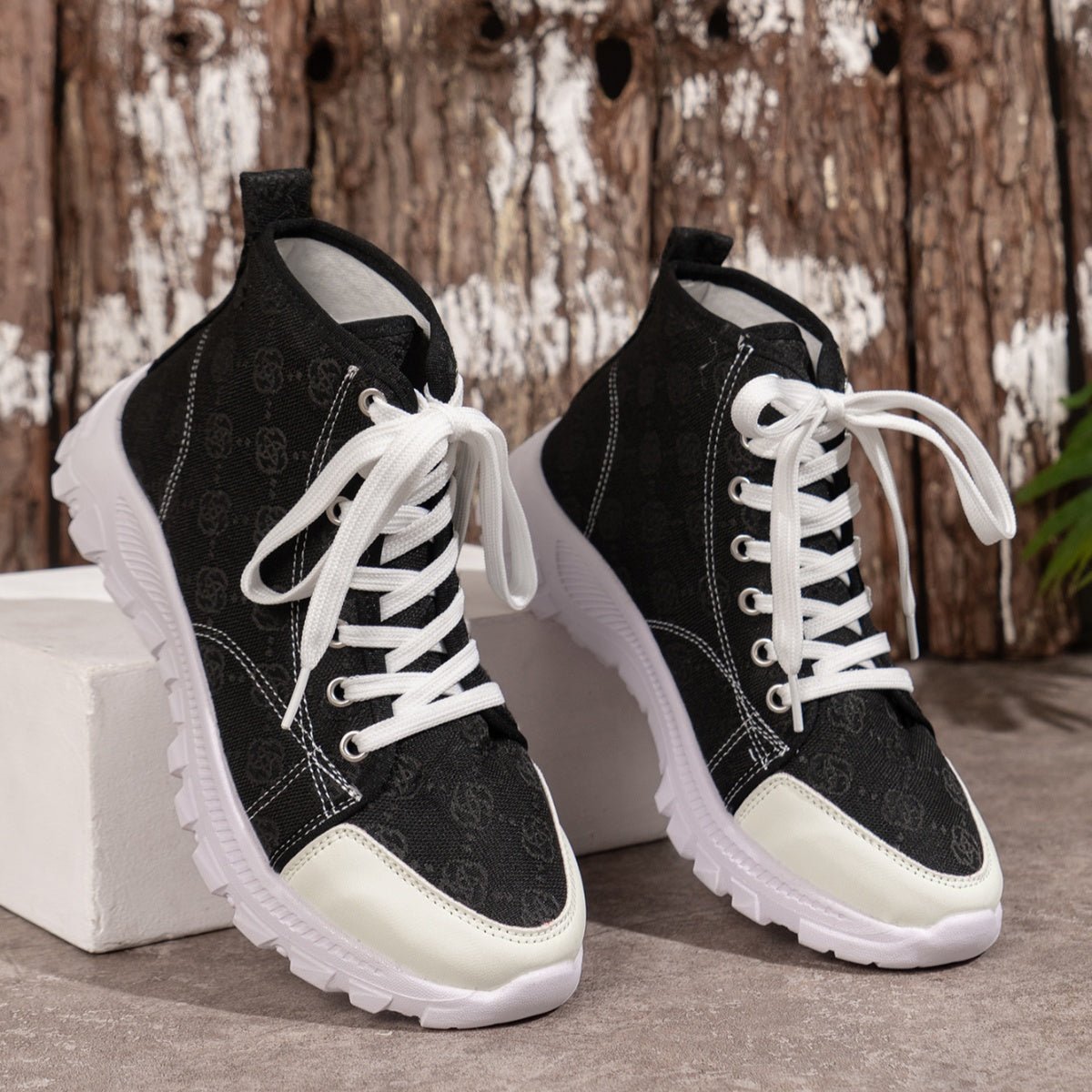 Lace Up Round Toe Sneakers - SuzRevera