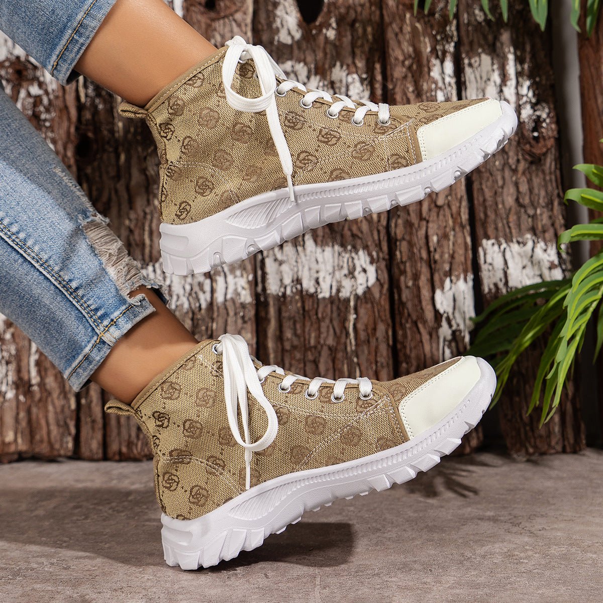 Lace Up Round Toe Sneakers - SuzRevera