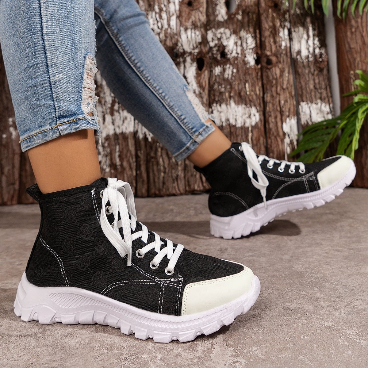 Lace Up Round Toe Sneakers - SuzRevera