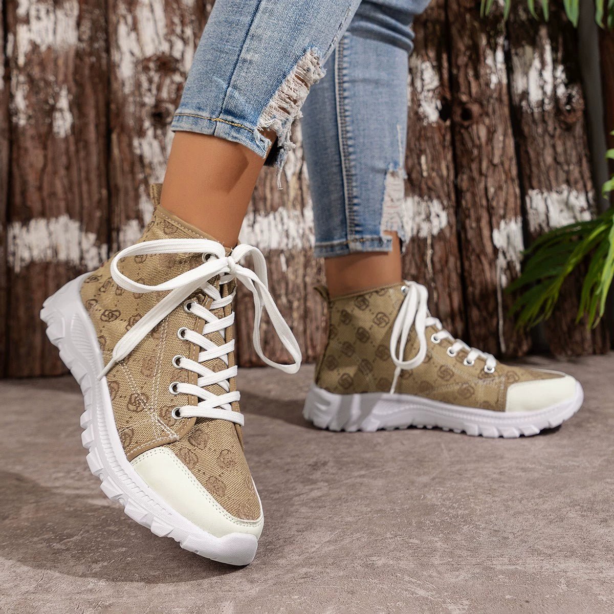 Lace Up Round Toe Sneakers - SuzRevera