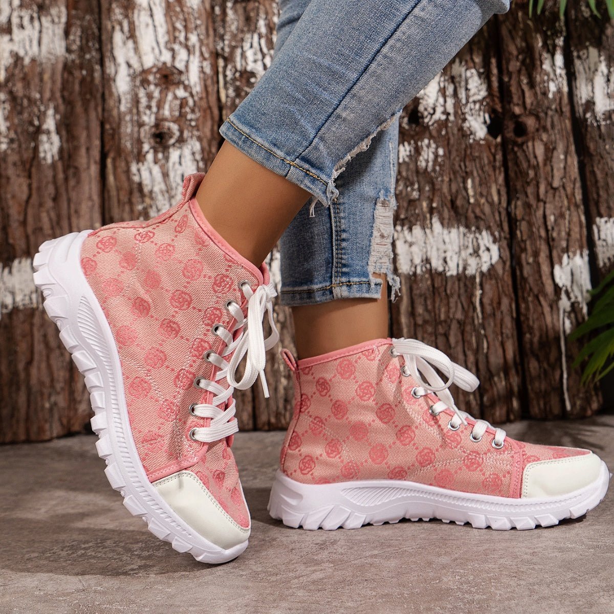 Lace Up Round Toe Sneakers - SuzRevera
