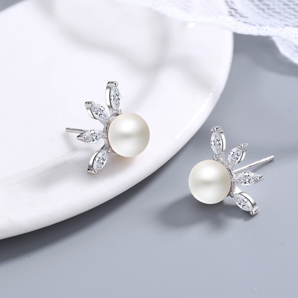 Pearl Stud Earrings - SuzRevera