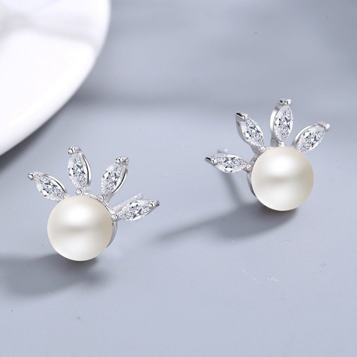 Pearl Stud Earrings - SuzRevera