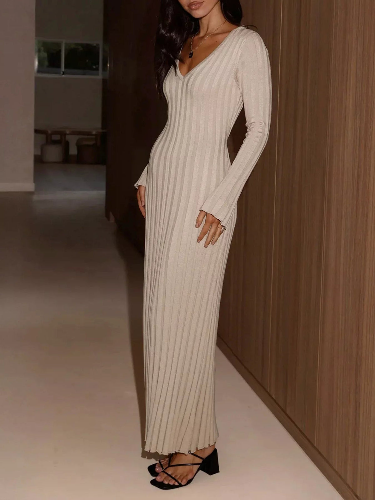 Ribbed Knit V-Neck Long Sleeve Maxi Dress - SuzRevera